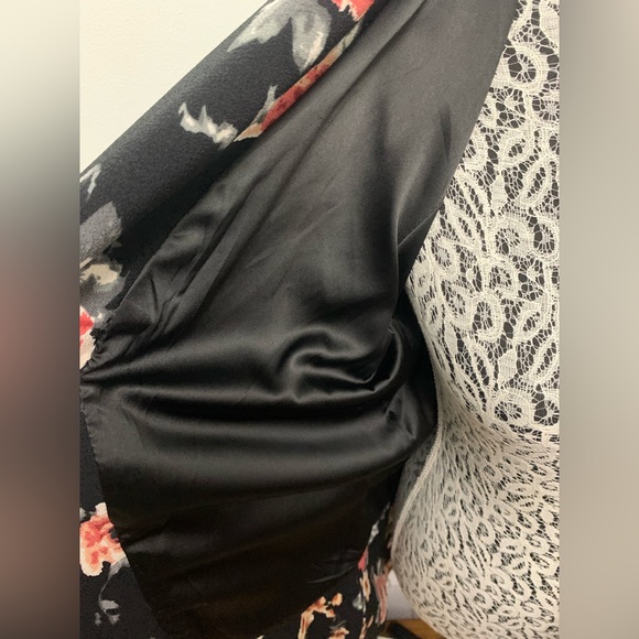 Daniel Rainn Women’s floral blazer - Picture 2 of 3